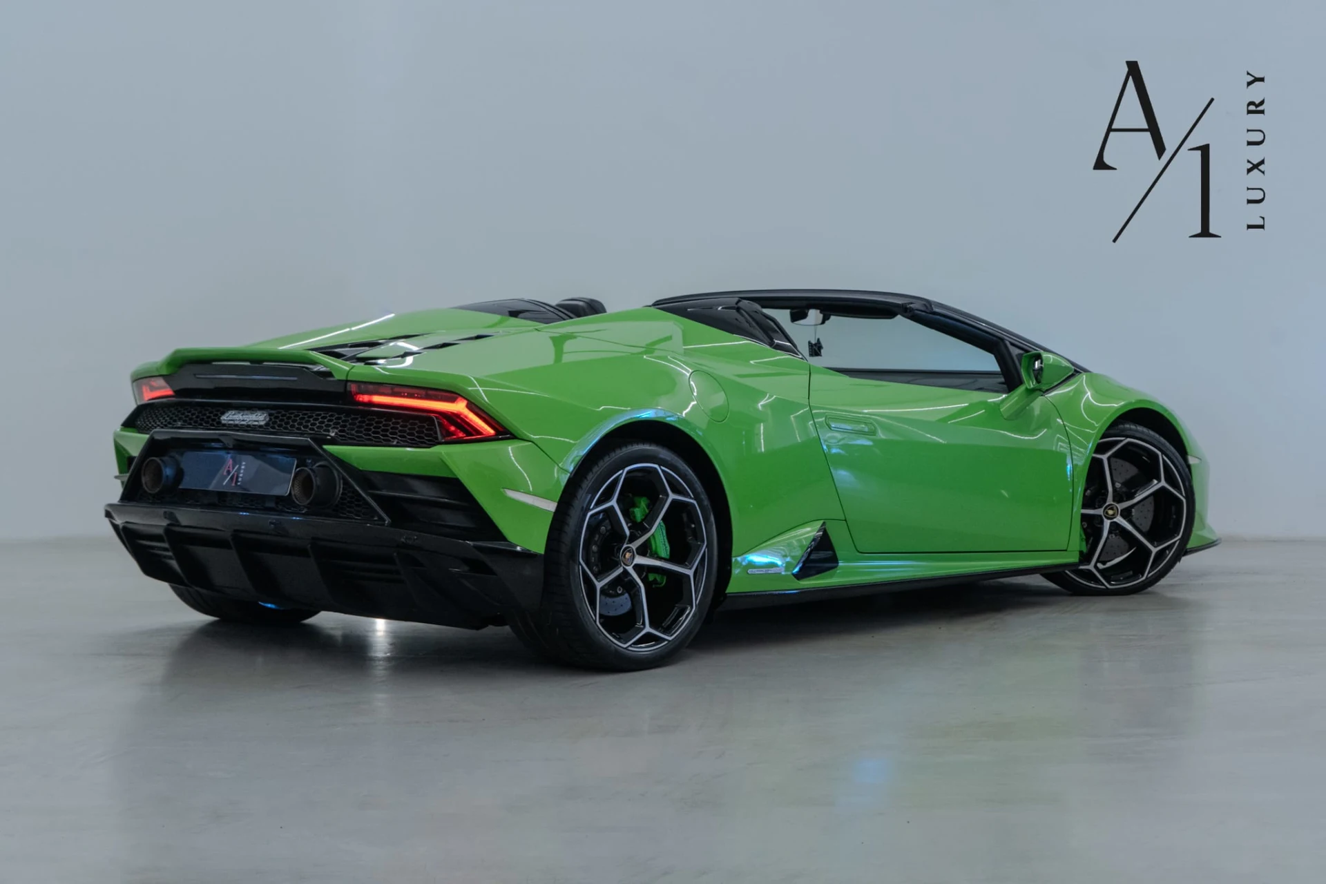 2022 Lamborghini Huracan EVO Spyder Green, 97,700 Kms photo 2